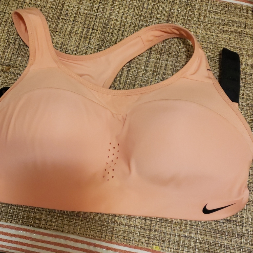 New drivers fit NIKE sportsbra